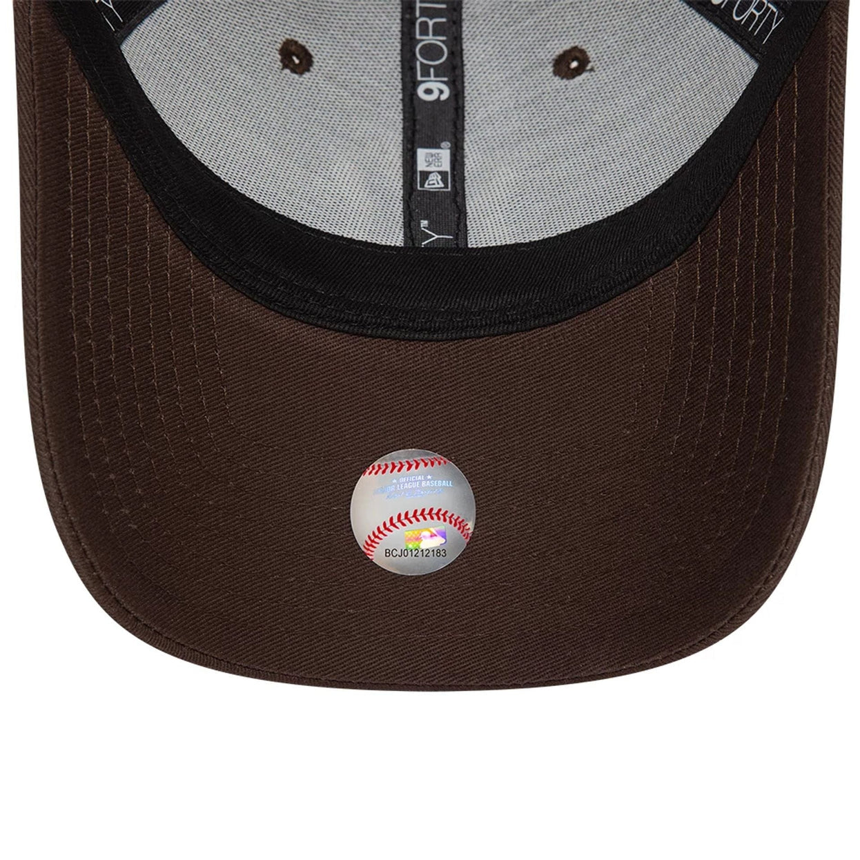 New York Yankees League Essential Dark Brown 9FORTY Adiustable Cap